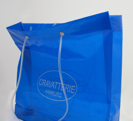 sacchetto in plastica con bordo rinforzati e manici in plastica