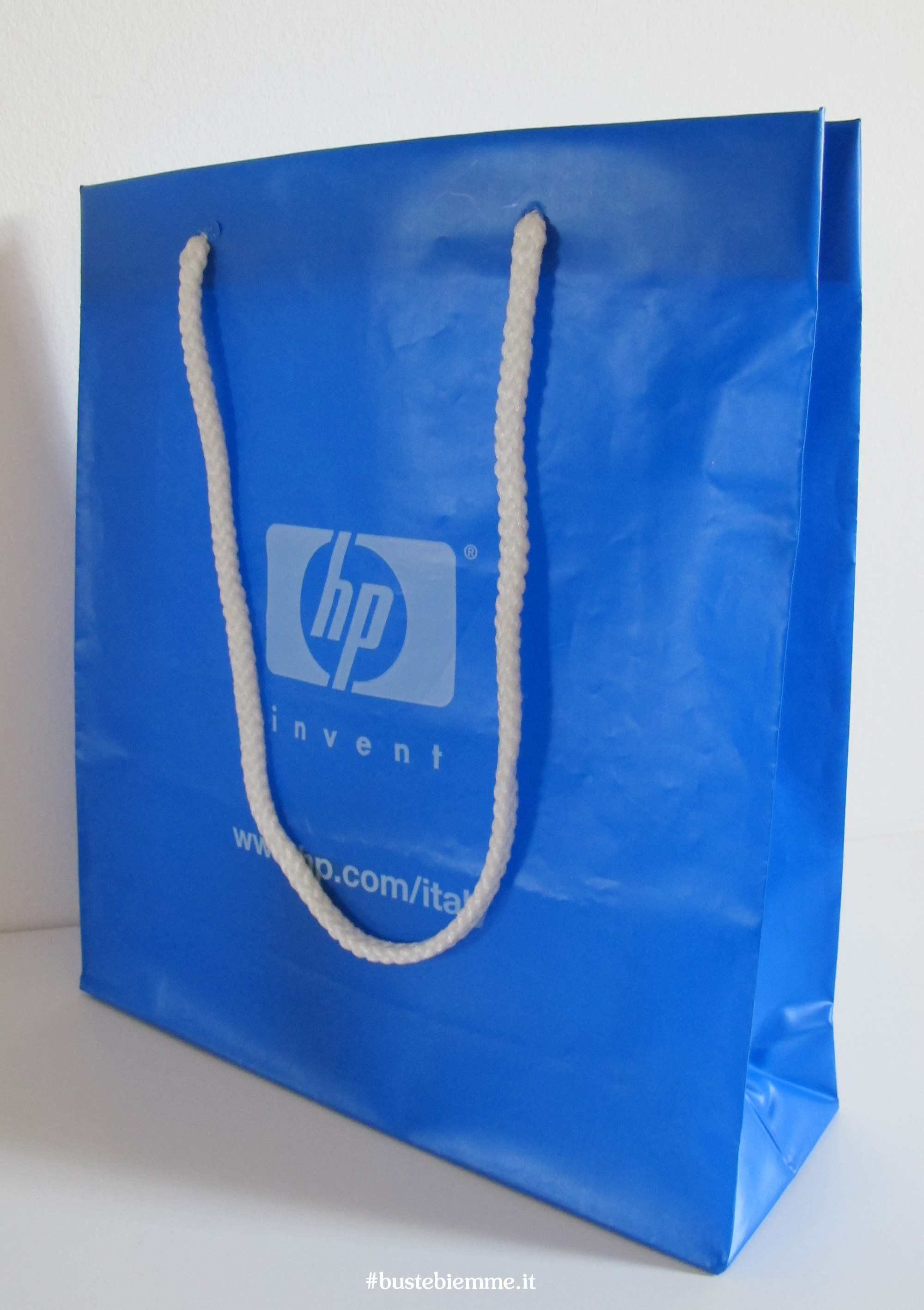 sacchetto in plastica con bordo rinforzati e manici in cotone
